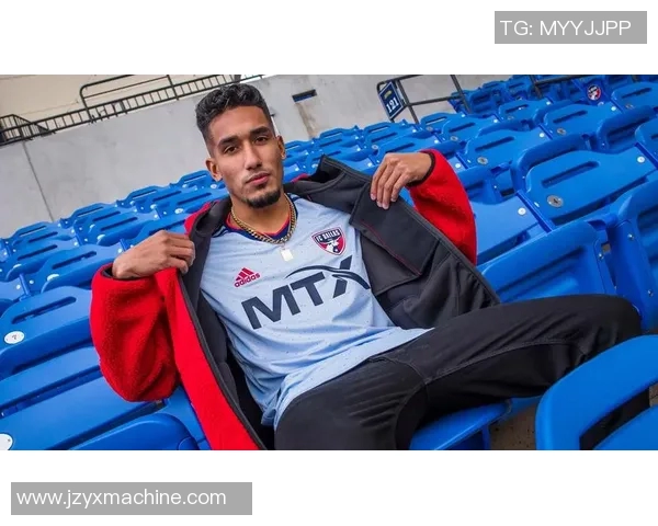 粉蓝色的足球明星在绿茵场上的华丽转身与梦想追逐之路